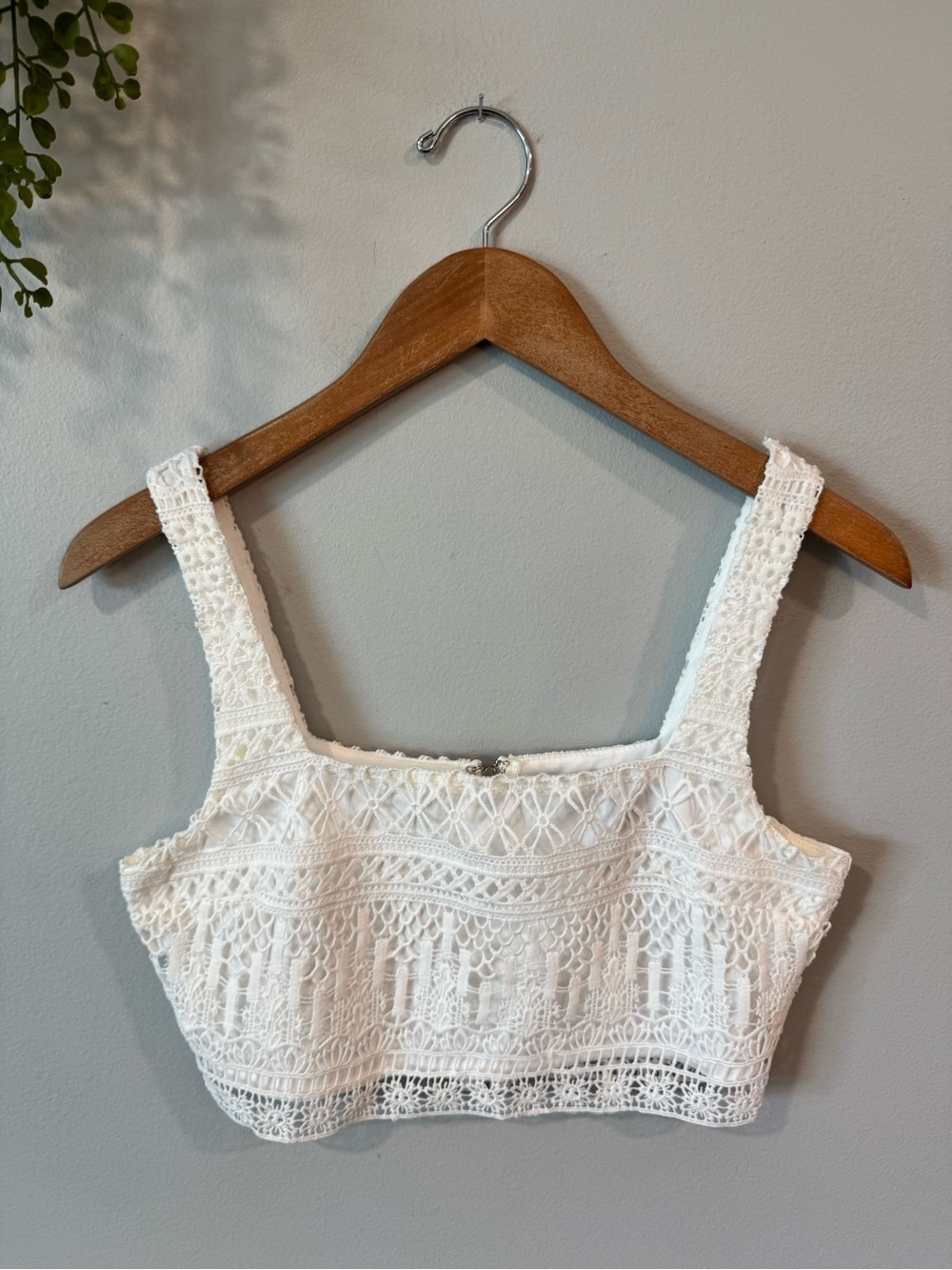 Lulu's White Crochet Lace Cropped Cami